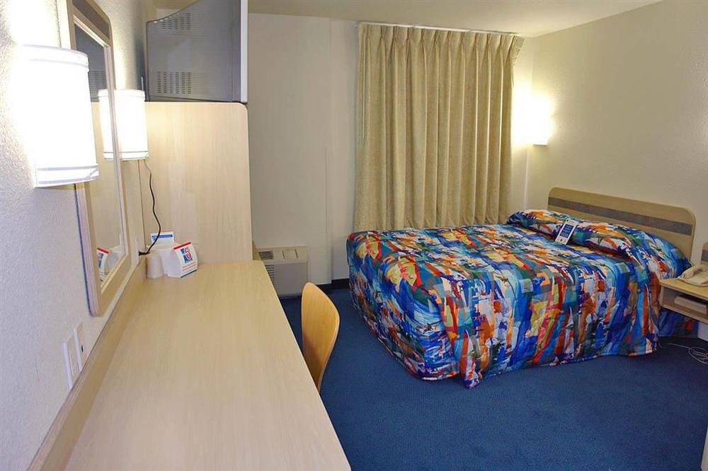 Days Inn By Wyndham Stony Plain Oda fotoğraf